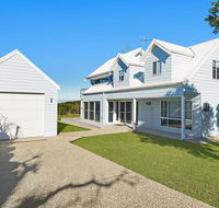 Middle Rock Beach House - Beach Front Lake Cathie - Darwin Holiday