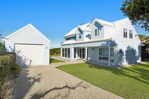 Middle Rock Beach House - Beach Front, Lake Cathie - Darwin Holiday 0