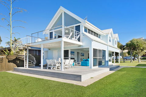 Middle Rock Beach House - Beach Front, Lake Cathie - Darwin Holiday 2