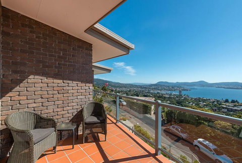 Million Dollar Views Day And Night - Darwin Holiday 1