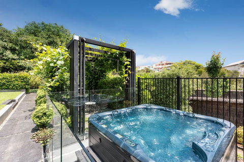 Mills Beach Retreat Luxury Family Retreat With Hydrotherapy Spa, Opposite Beach, Walk To Village - Darwin Holiday 3