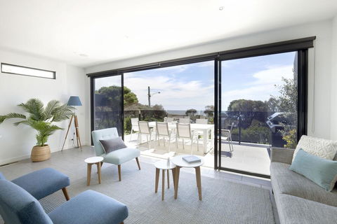 Mills Beach Retreat Luxury Family Retreat With Hydrotherapy Spa, Opposite Beach, Walk To Village - Darwin Holiday 0