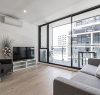 Modern  Bright 2BR Apt- Parking WIFI Pool  Gym - Darwin Holiday