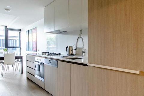 Modern 1 Bedroom Apartment In North Melbourne - Darwin Holiday 2