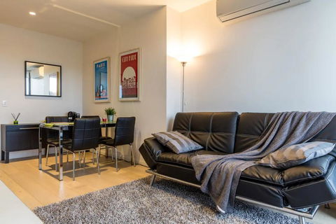 Modern 1 Bedroom Apartment In Tranquil Parklands - Darwin Holiday 1