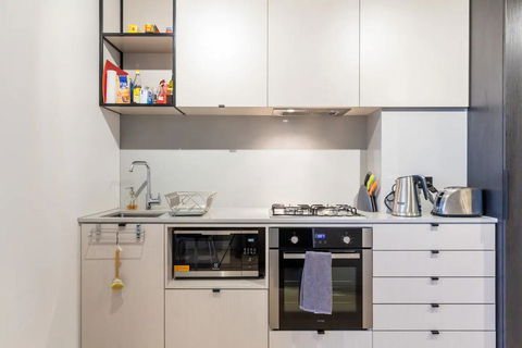 Modern 1 Bedroom Apartment In Tranquil Parklands - Darwin Holiday 2
