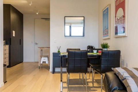 Modern 1 Bedroom Apartment In Tranquil Parklands - Darwin Holiday 3