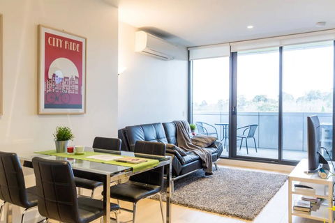 Modern 1 Bedroom Apartment In Tranquil Parklands - Darwin Holiday 0