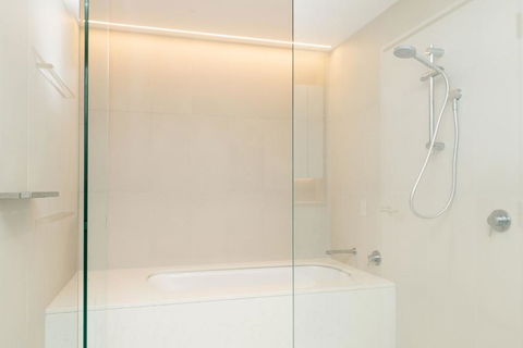 Modern 2 Bedroom Apartment In Darling Harbour - Darwin Holiday 2