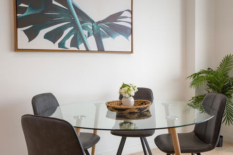 Modern 2 Bedroom Apartment In The Heart Of Burwood - Darwin Holiday 2