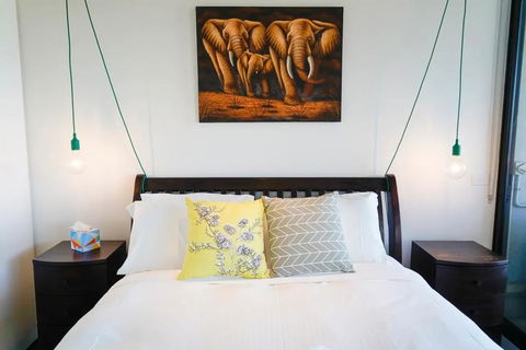 Modern 2 Bedroom Apartment With City Views - Darwin Holiday 3