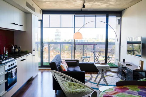 Modern 2 Bedroom Apartment With City Views - Darwin Holiday 0