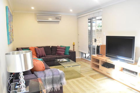 Modern 2 Bedroom Unit Close To CBD - Darwin Holiday 0