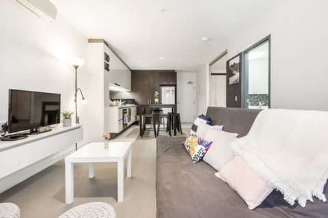 MODERN 2 BEDROOMS -SOUTHERN CROSS STATION - Darwin Holiday 0