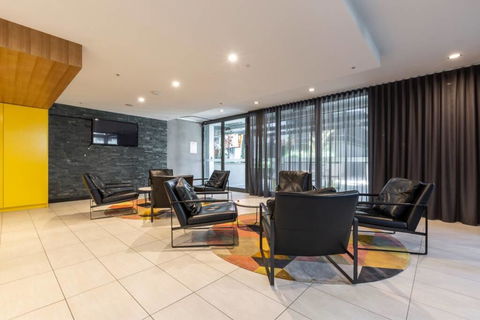 MODERN 2 BEDROOMS -SOUTHERN CROSS STATION - Darwin Holiday 1