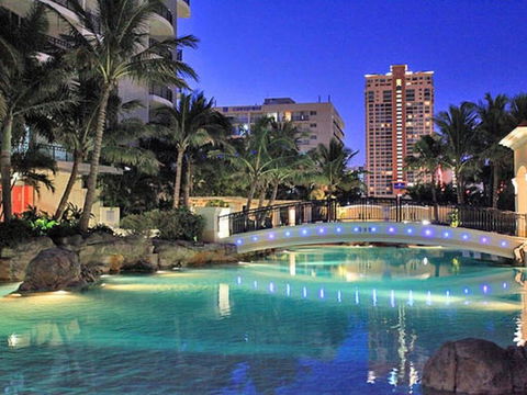 Modern 2BR Apartment In Chevron Renaissance - Darwin Holiday 0