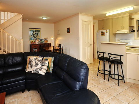 Modern 3 Bedroom Townhouse - Darwin Holiday 0