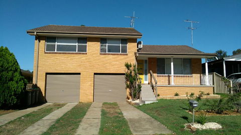Modern 4-Bedroom House Near Singleton CBD Hunter Valley - Darwin Holiday 3