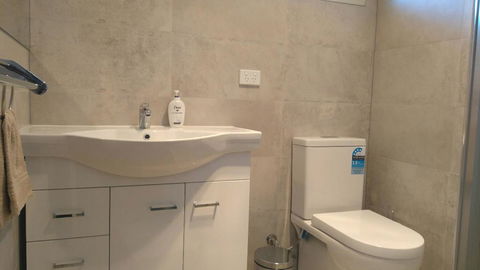 Modern 4-Bedroom House Near Singleton CBD Hunter Valley - Darwin Holiday 1