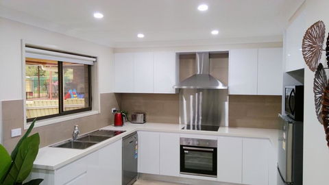 Modern 4-Bedroom House On Cunningham Near Singleton CBD Hunter Valley - Darwin Holiday 2
