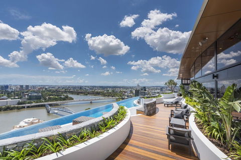 Modern Apartment In South Brisbane Infinity Pool - Darwin Holiday 0