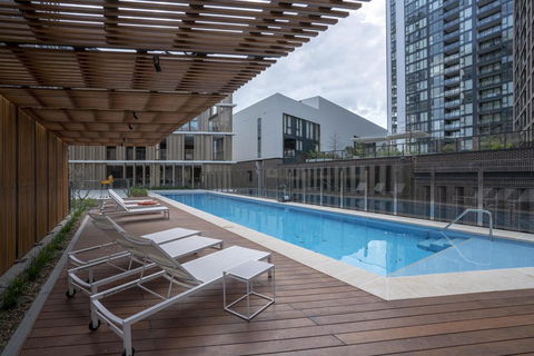 Modern Apartment In Sydney's CBD - Darwin Holiday 1