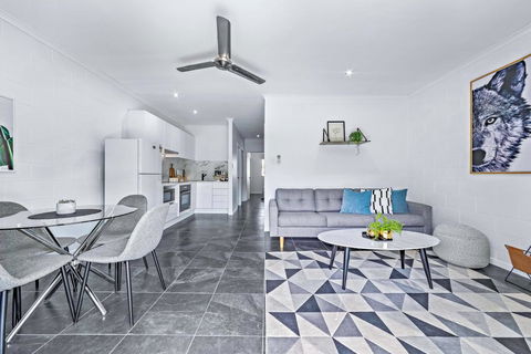 Modern Beach Front Apartment - Darwin Holiday 0