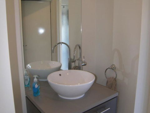 Modern Beachside 5 Bedrooms - Darwin Holiday 3