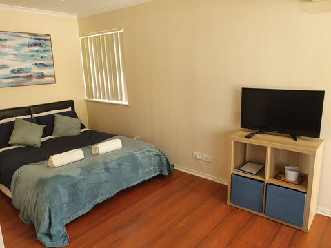 Modern Cosy Studio Close To QEH + Adelaide CBD + Airport + Beaches - Darwin Holiday 0