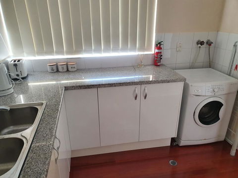 Modern Cosy Studio Close To QEH + Adelaide CBD + Airport + Beaches - Darwin Holiday 3