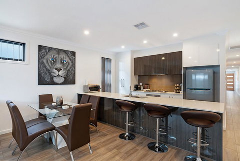 Modern Luxury At Christies Beach - Darwin Holiday 1