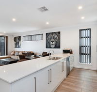 Modern Luxury at Christies Beach - Darwin Holiday