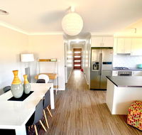 Modern Majestic - everything you need - private location - Darwin Holiday