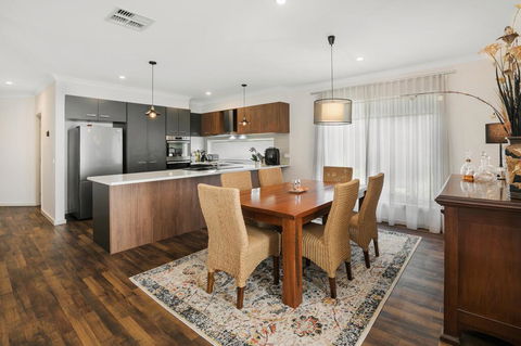 Modern Seaside Getaway Mornington - Darwin Holiday 0