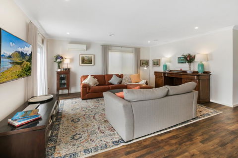 Modern Seaside Getaway Mornington - Darwin Holiday 1