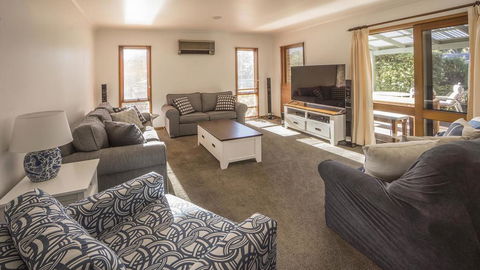 Mollymook Fantastic Holiday House - Darwin Holiday 1