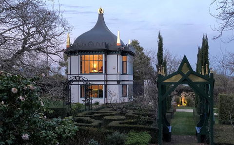 Montacute Pavilion & Gardens - Darwin Holiday 0