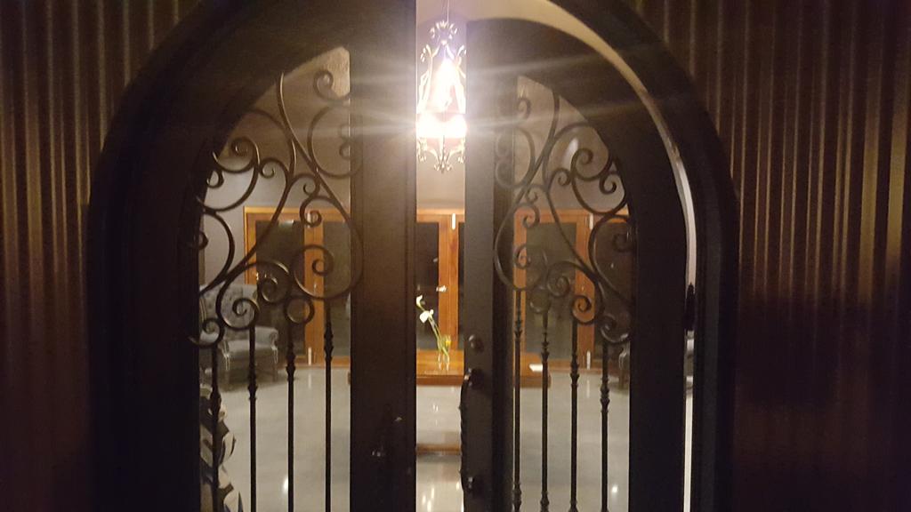 Montrose VIC Darwin Holiday