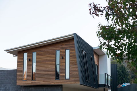 Mountain Mist Retreat - 5 Bedrooms - Darwin Holiday 0