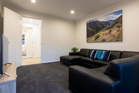 Mountain Mist Retreat - 6 Bedrooms - Darwin Holiday 2