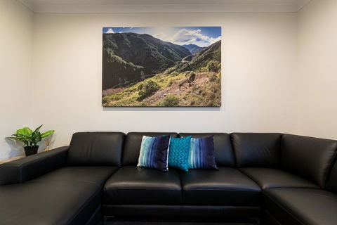 Mountain Mist Retreat - 6 Bedrooms - Darwin Holiday 3