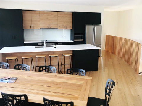 Mountain Mist Retreat - 6 Bedrooms - Darwin Holiday 0