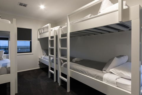 Mountain Mist Retreat - 6 Bedrooms - Darwin Holiday 1