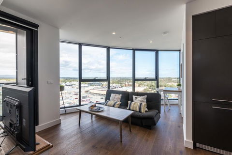 Mountain Park View Luxury 2 Bedroom Apt@Box Hill - Darwin Holiday 1