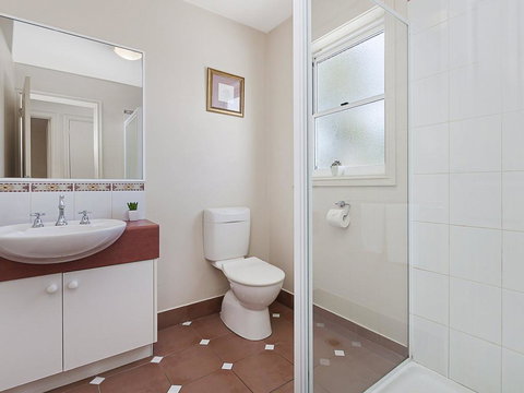 MOYNE VIEWS NO. 2 - Darwin Holiday 3