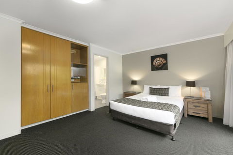 Mt Ommaney Hotel Apartments - Darwin Holiday 0