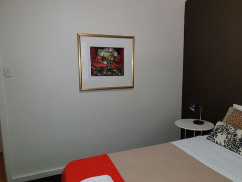 Mt.Lawley Superb 2 BR Location Comfort, Style 4 - Darwin Holiday 2