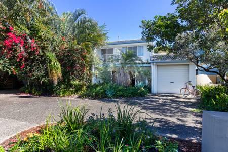 Mudjimba Esplanade Villa - Darwin Holiday 1