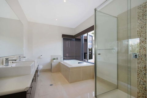 Mulwala Lakeside Townhouse #2 - Darwin Holiday 2