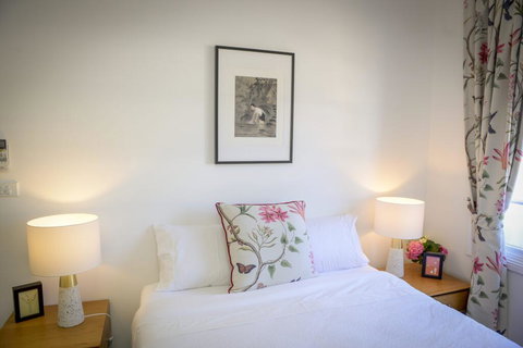 Myrtle Tree Lodge - Flowers, Kangaroo Valley - Darwin Holiday 1